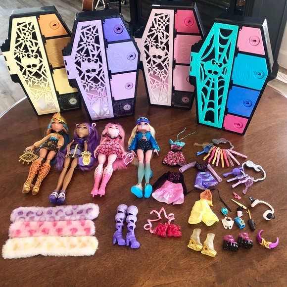 Monster High, Bundle, Skulltimate Secrets, 4 Dolls, 4 Lockers, & Accessories - Picture 10 of 11